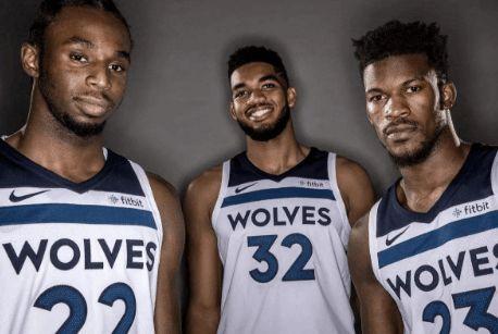 打满12分钟！怀特首节投篮10中5，得到12分2篮板2助攻