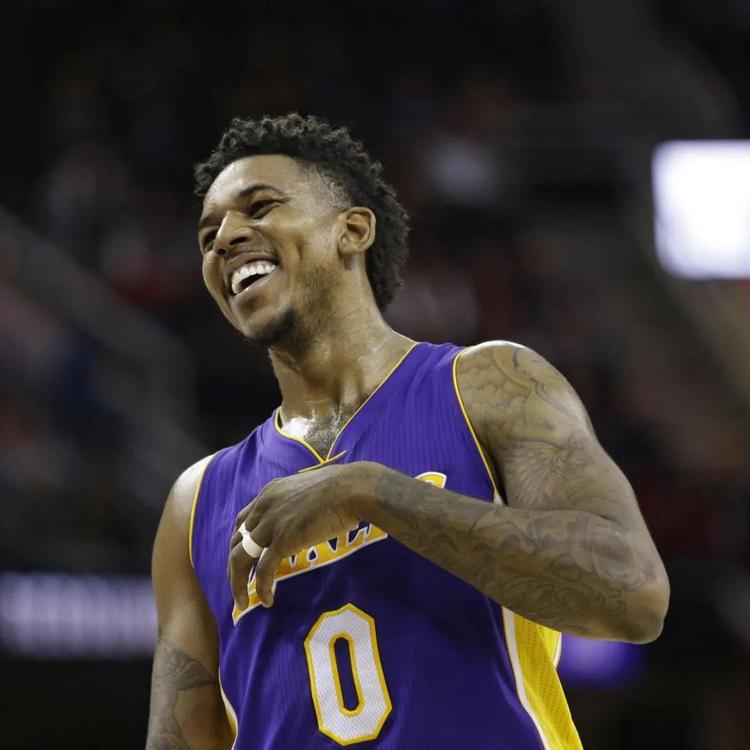 因抱怨染黄，内马尔：裁判不仅水平差，傲慢的态度也令人作呕